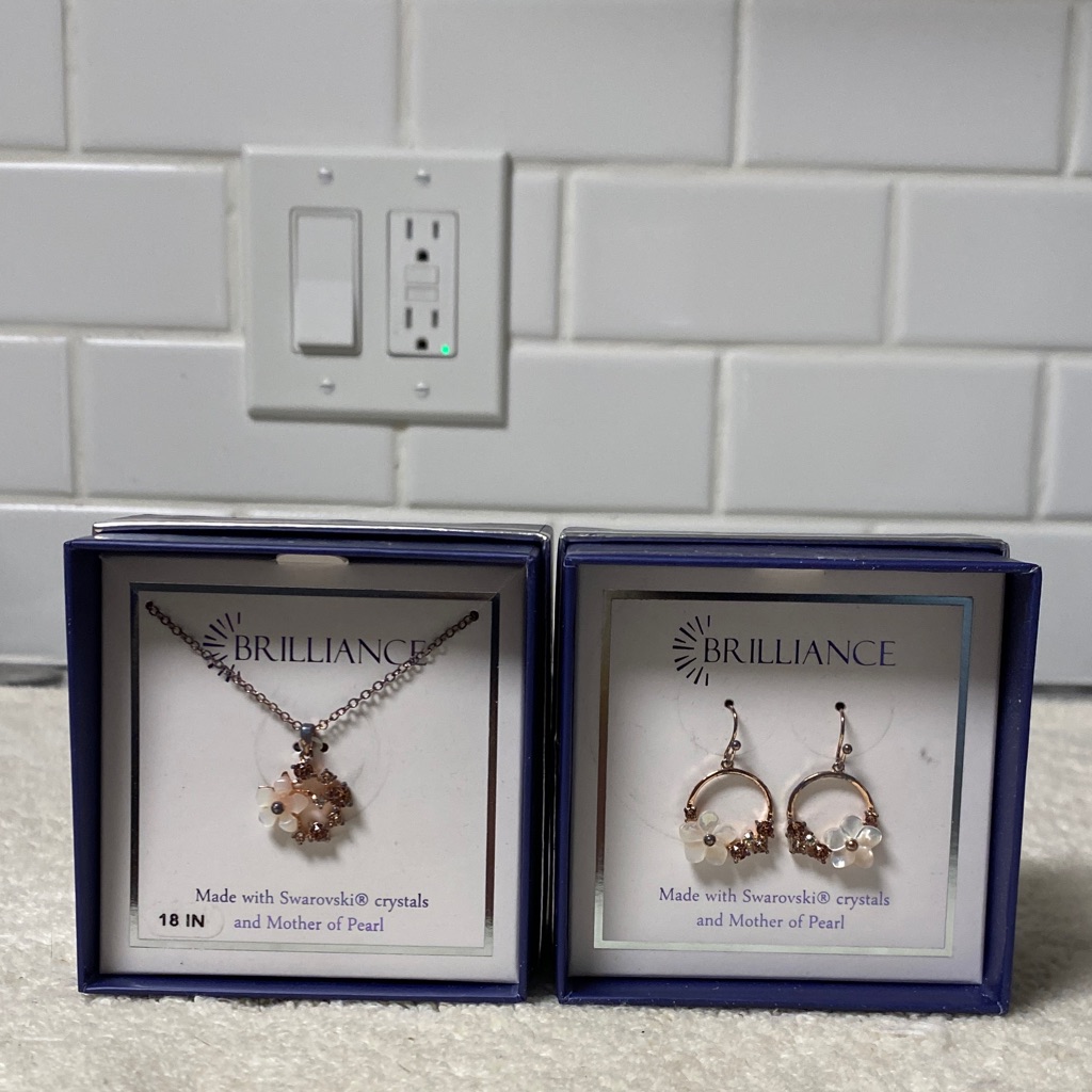 Nwt Brilliance Rose Gold Necklace With Swarovski Crystals 35$